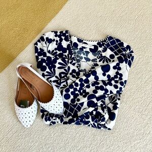 🪻Trina Turk Blouse. Mock wrap with tie. Small. Excellent condition.